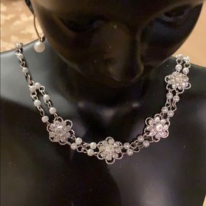 Beautiful Silver beaded Necklace. STUNNING. VERY DRESSY LOOKING